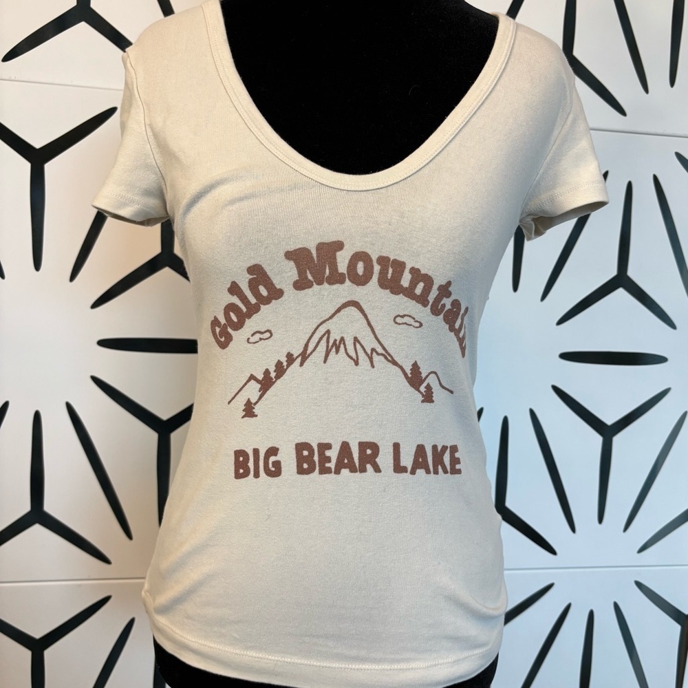 Truly Madly Deeply Cream & Gold “Big Bear Lake” Fitted Tee